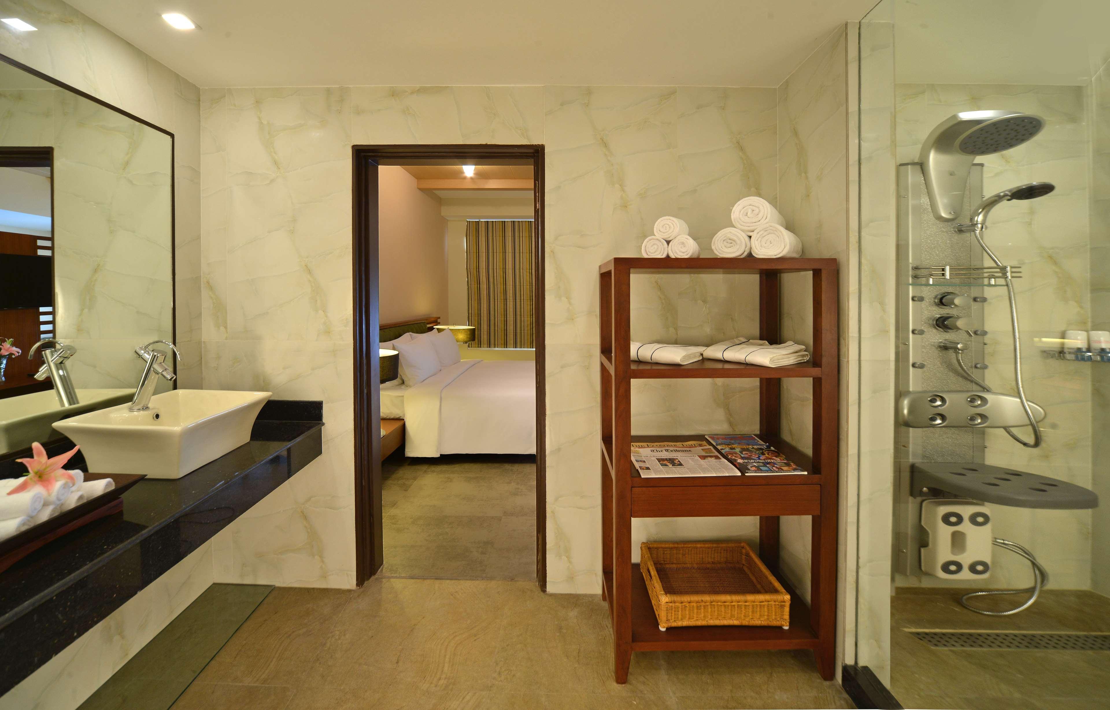 Park Inn By Radisson Amritsar Airport Exterior photo